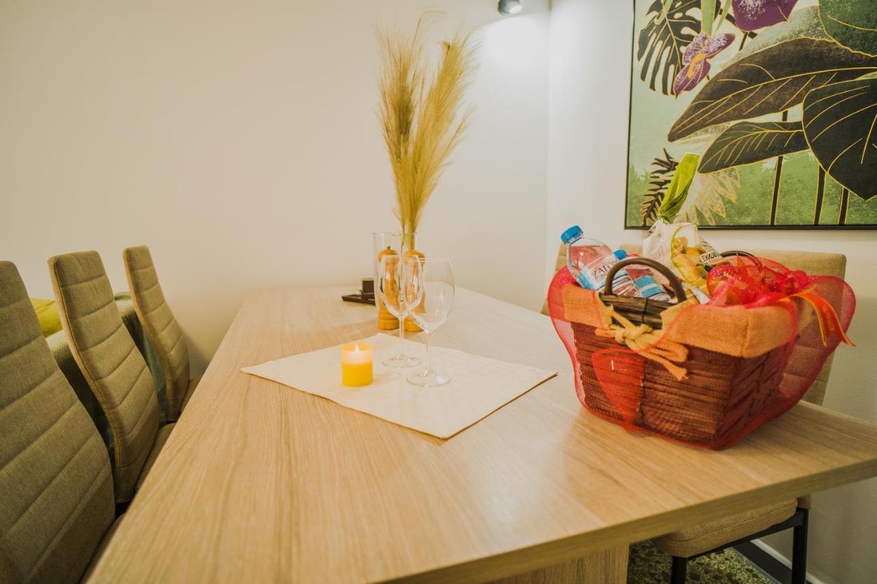 Green Apartment Ground Floor Feel Like Home Properties Saronida 외부 사진
