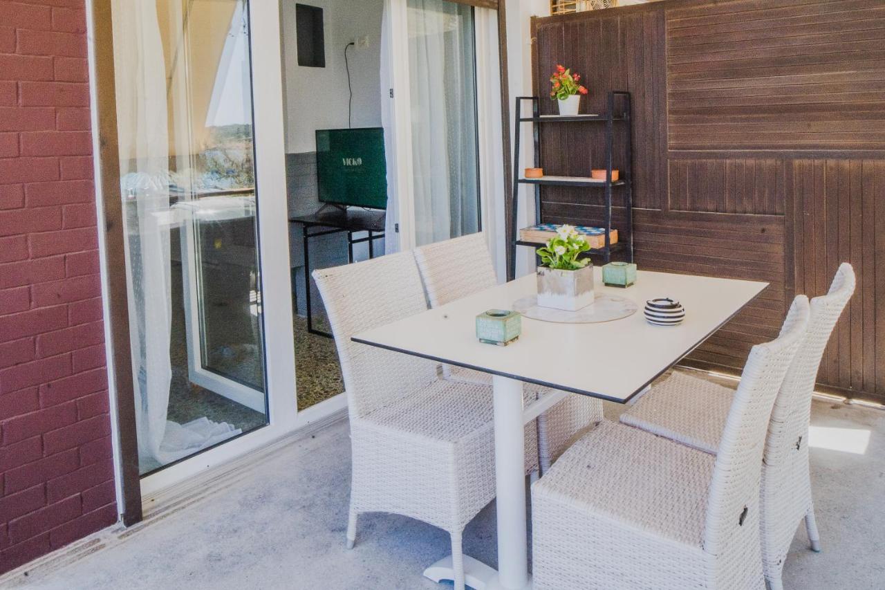 Green Apartment Ground Floor Feel Like Home Properties Saronida 외부 사진