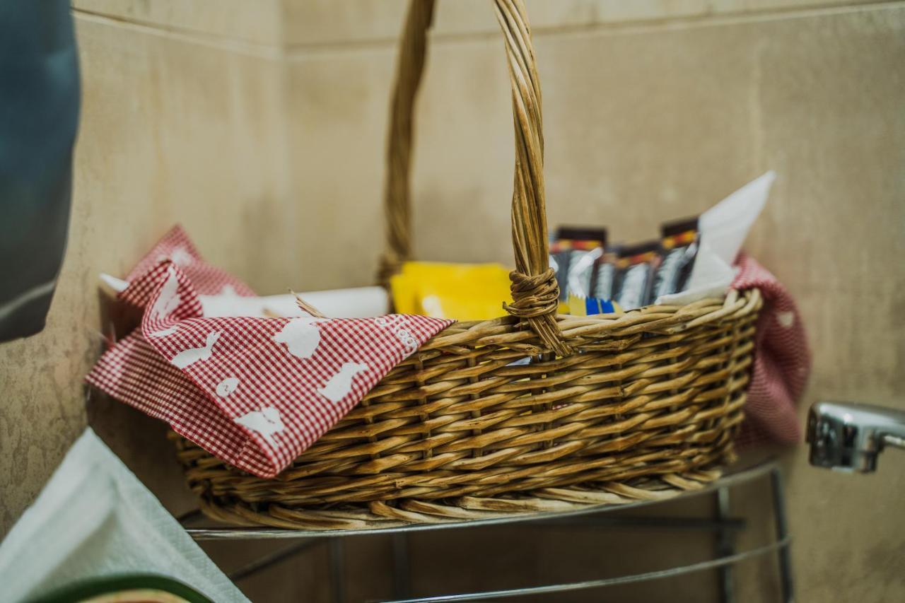 Green Apartment Ground Floor Feel Like Home Properties Saronida 외부 사진