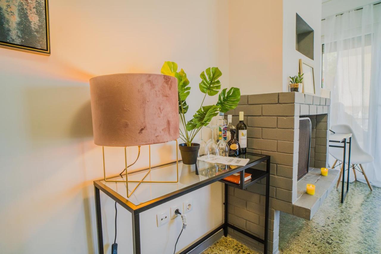 Green Apartment Ground Floor Feel Like Home Properties Saronida 외부 사진