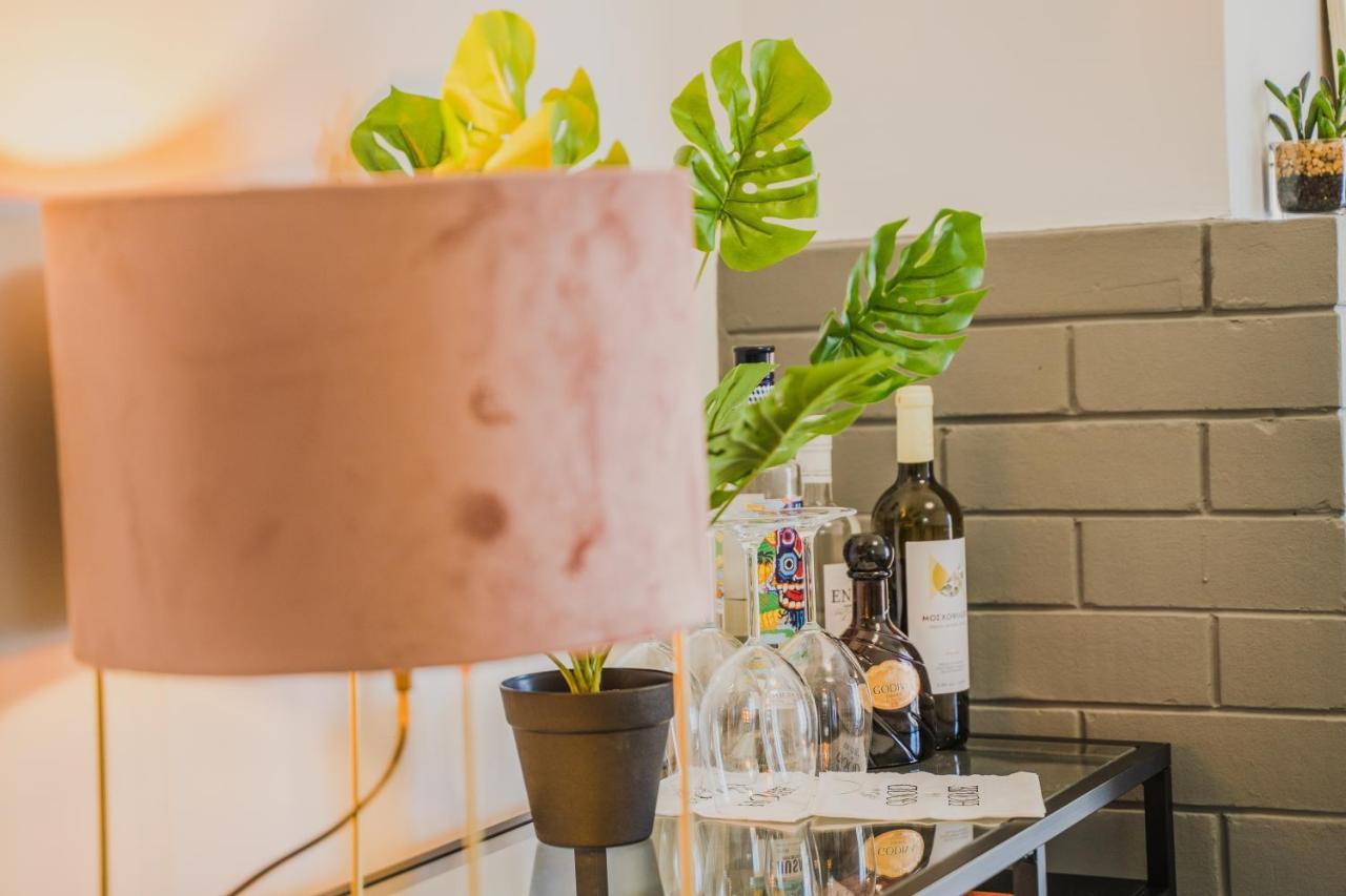 Green Apartment Ground Floor Feel Like Home Properties Saronida 외부 사진