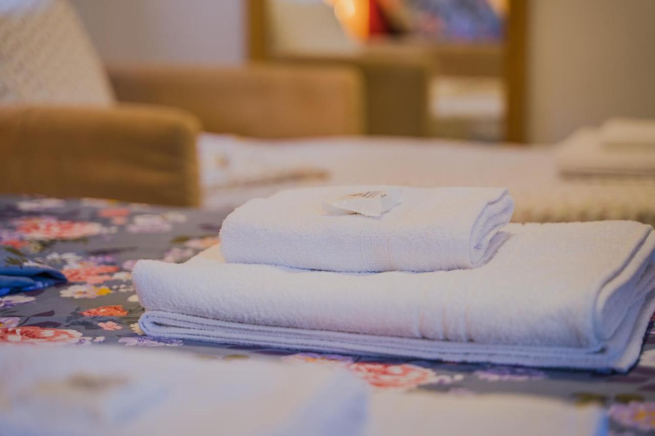 Green Apartment Ground Floor Feel Like Home Properties Saronida 외부 사진