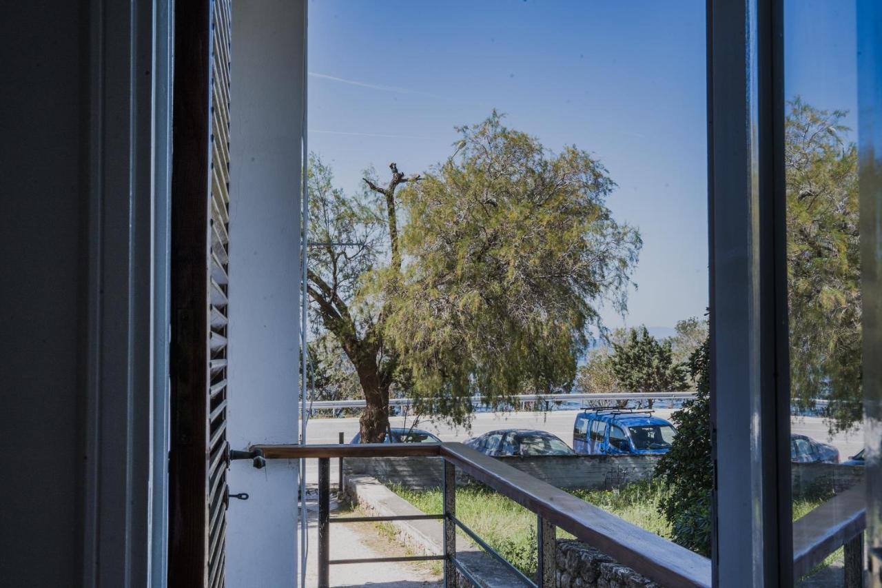 Green Apartment Ground Floor Feel Like Home Properties Saronida 외부 사진